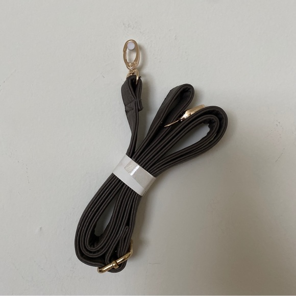 Beautiful Purse color Grey clay - Red - Black - Roomy Bag with Shoulder Strap - Picture 4 of 10